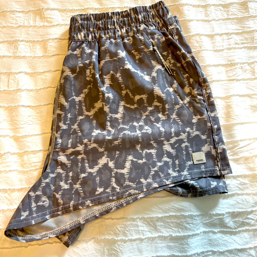 Vuori shorts 3” inseam